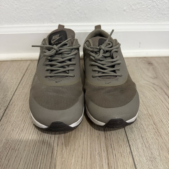 Nike Thea - Picture 3 of 5
